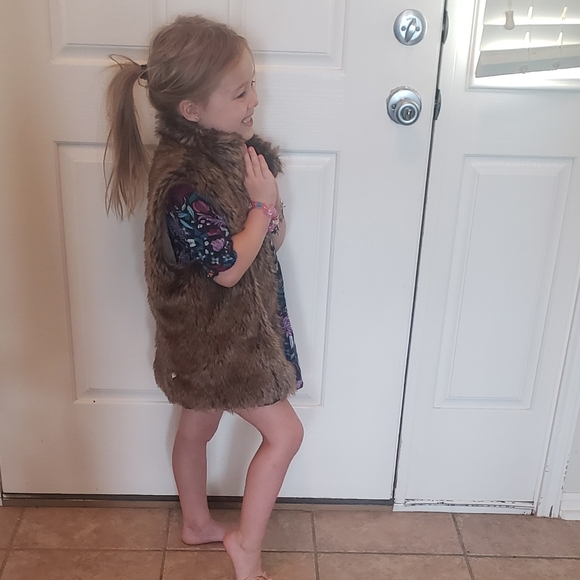 Justice 12/14 brown faux fur vest zip up - Picture 6 of 15